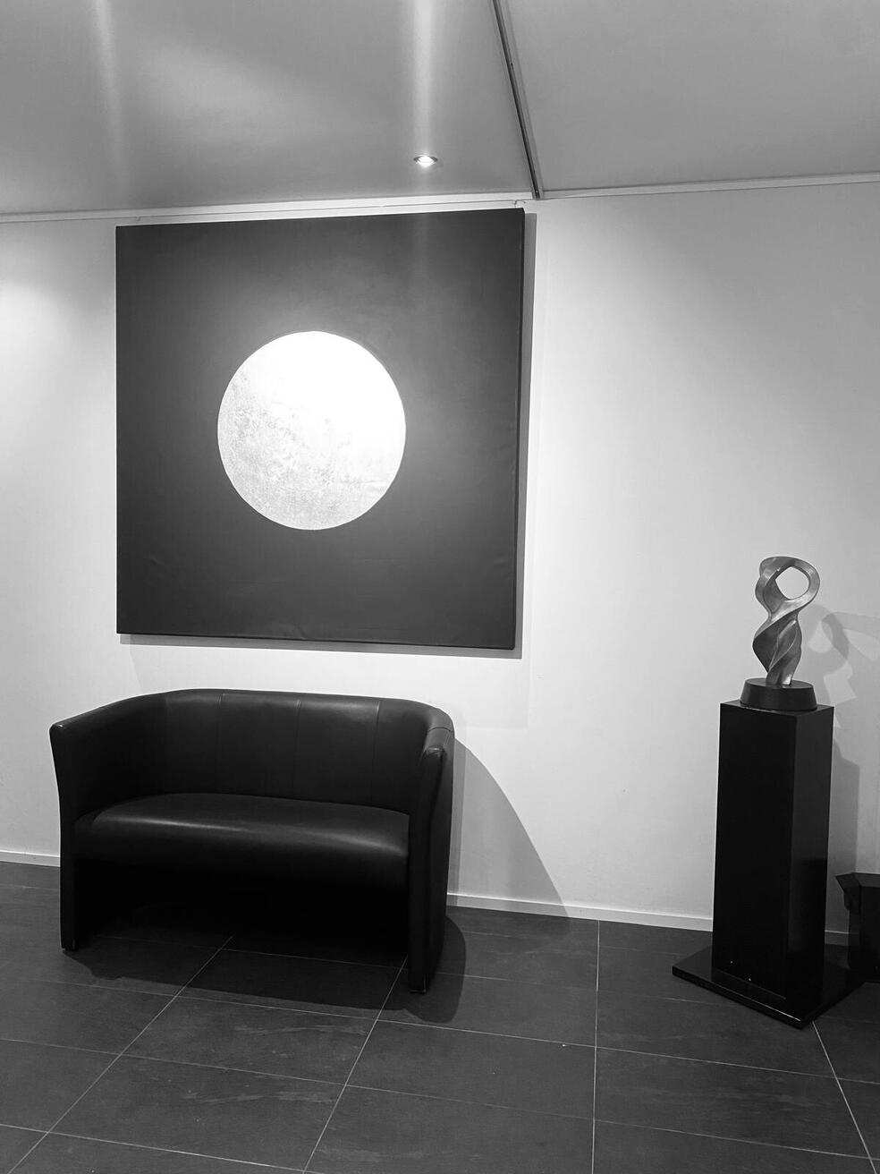 Warteraum mit abstrakter Kunst in Zürich, Kilchberg